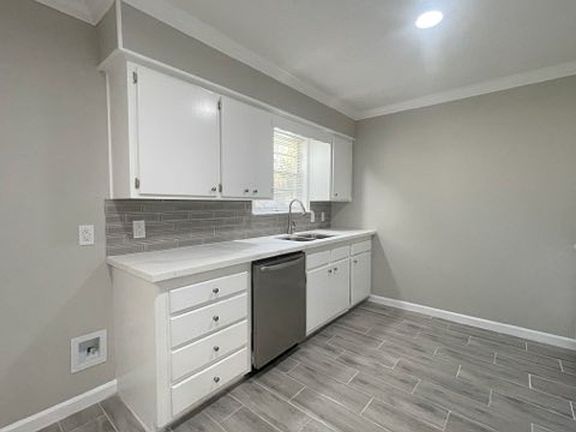 4th image of 315 Smith St