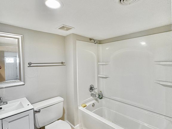 3rd image of 443 Edgewood Dr #5