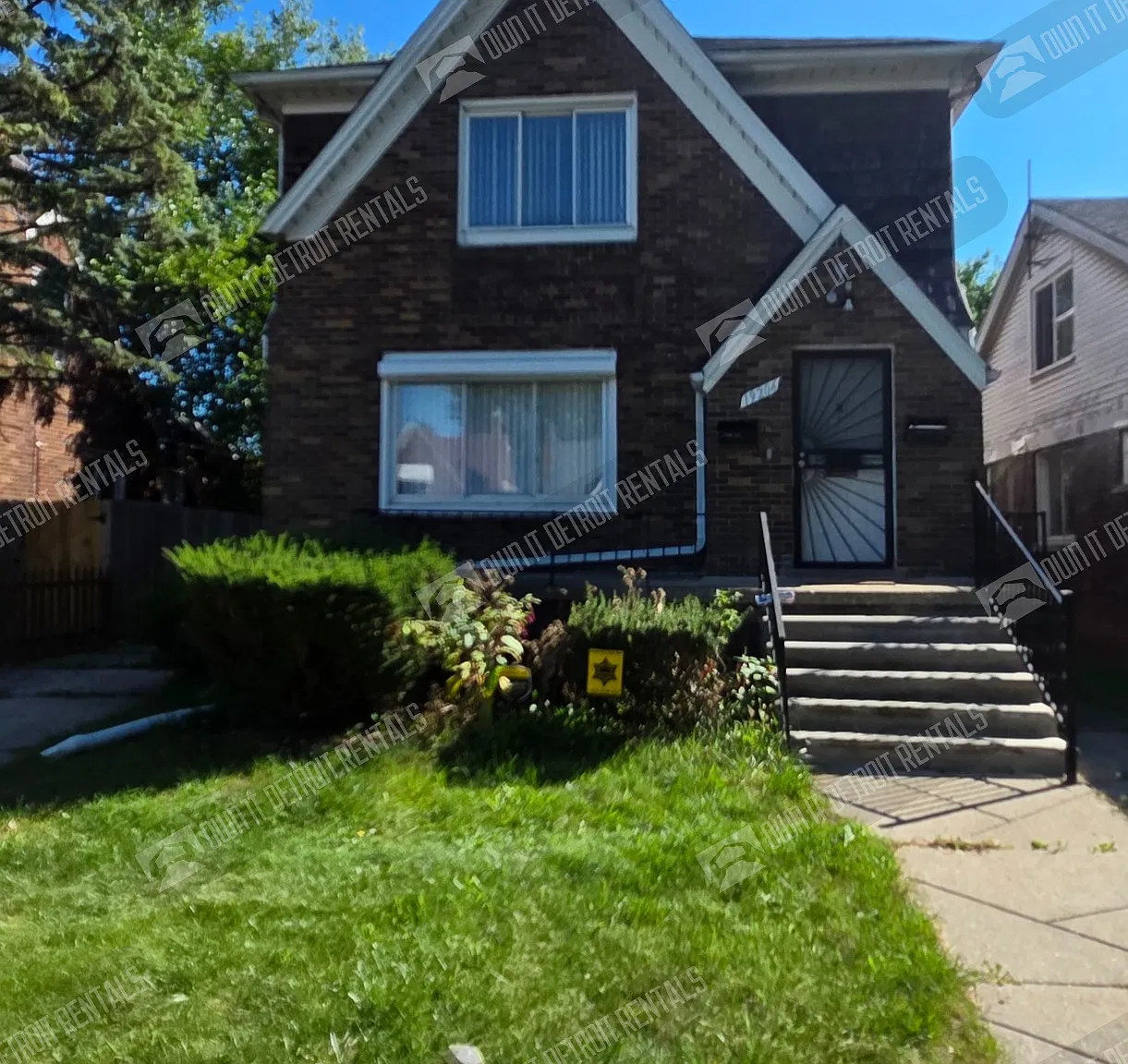 House- Multi Family — Photo 1