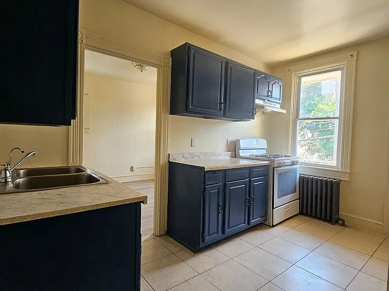 121 Laurel St — Photo 4