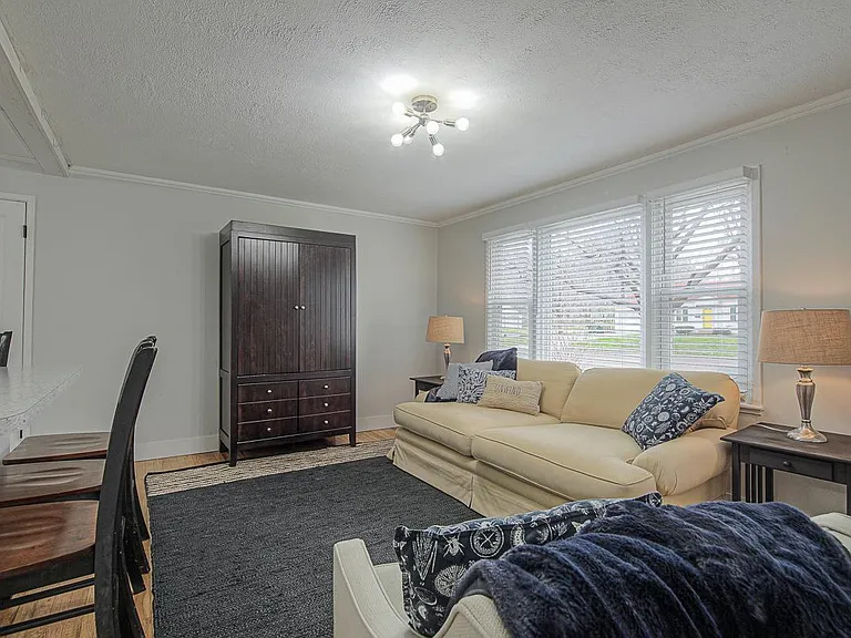 7604 Conser St — Photo 4