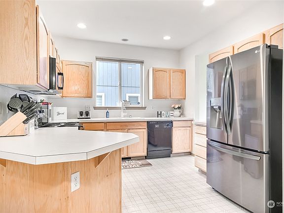 3rd image of 6710 133rd Street E