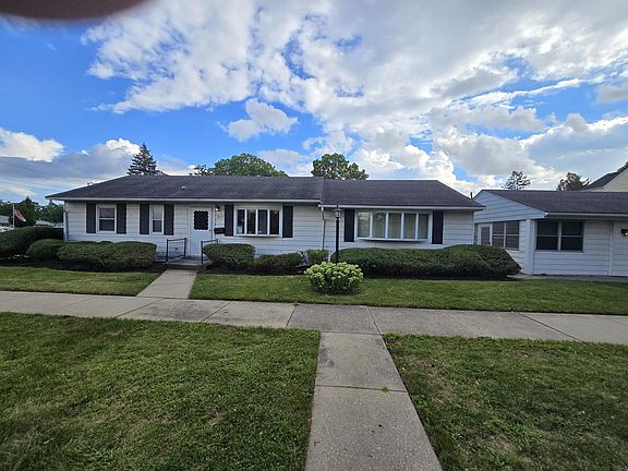 2nd image of 1825 E Forest Ave