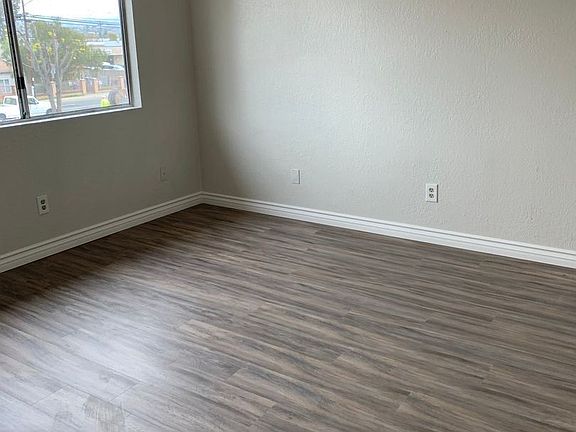 2nd image of 1065 E Washington Ave APT B
