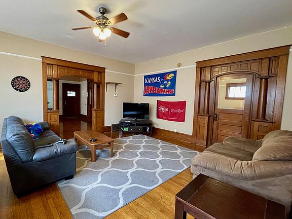 Large communal rooms, beautiful woodwork, high ceilings