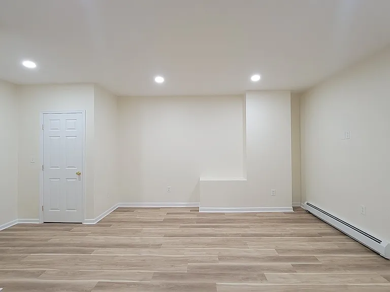 228 Orchard St #1R — Photo 17