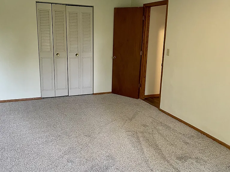 Como Lakes Apartments — Photo 5