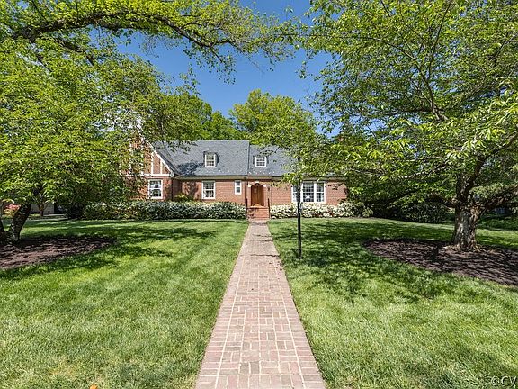 2nd image of 8 Oak Ln