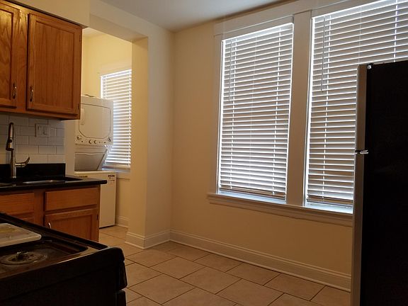 3rd image of 2505 N Hamlin Ave #2R