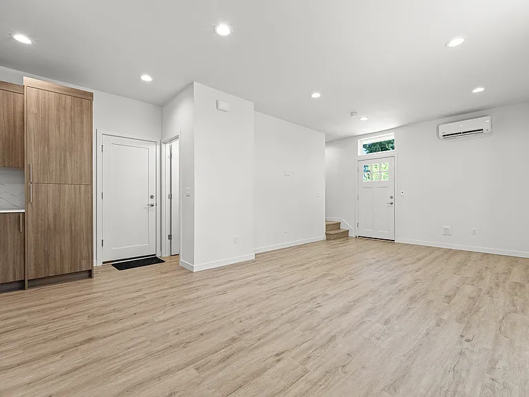 2546 NE 143rd St — Photo 5