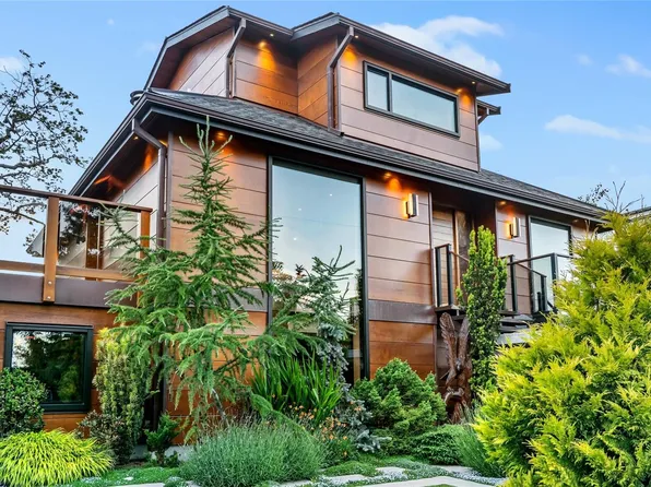 626 Monterey Ave, Oak Bay, BC V8S 4T9