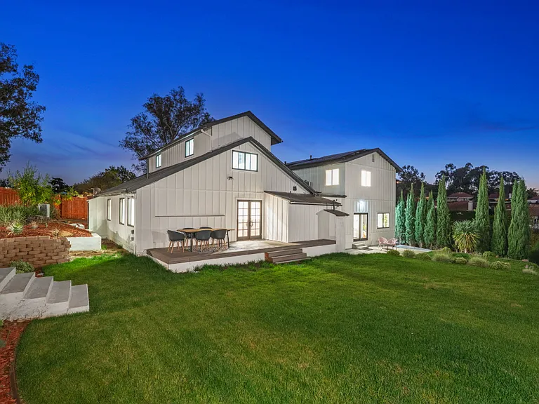 16021 Pomerado Rd — Photo 1