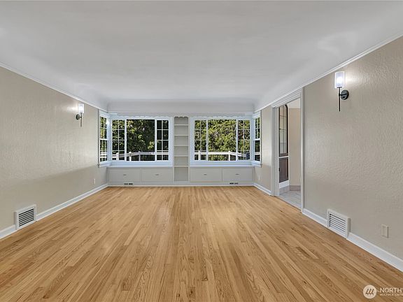3rd image of 15219 22nd Avenue SW