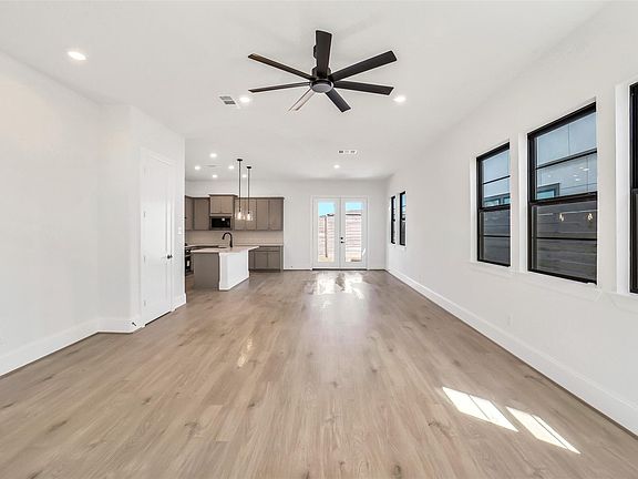 5th image of 3220 Royal Oaks Hollow Ln