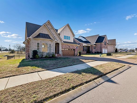 5th image of 301 Timber Ln