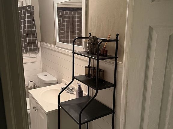 4th image of 17 Aspenwood Dr #2
