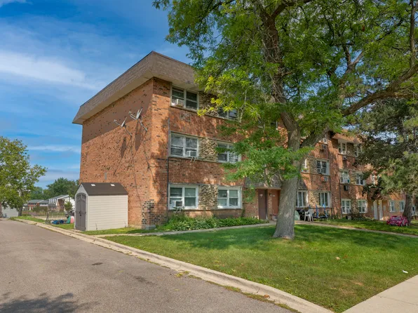 7411 Astor Ave, Hanover Park, IL 60133