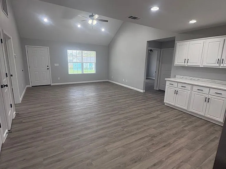 418 Hunington Cir — Photo 13