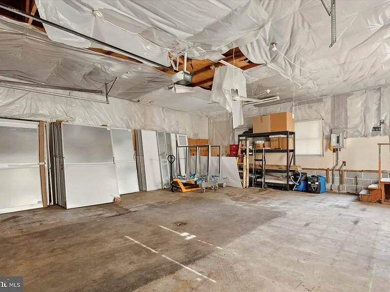 888 Queen St — Photo 24