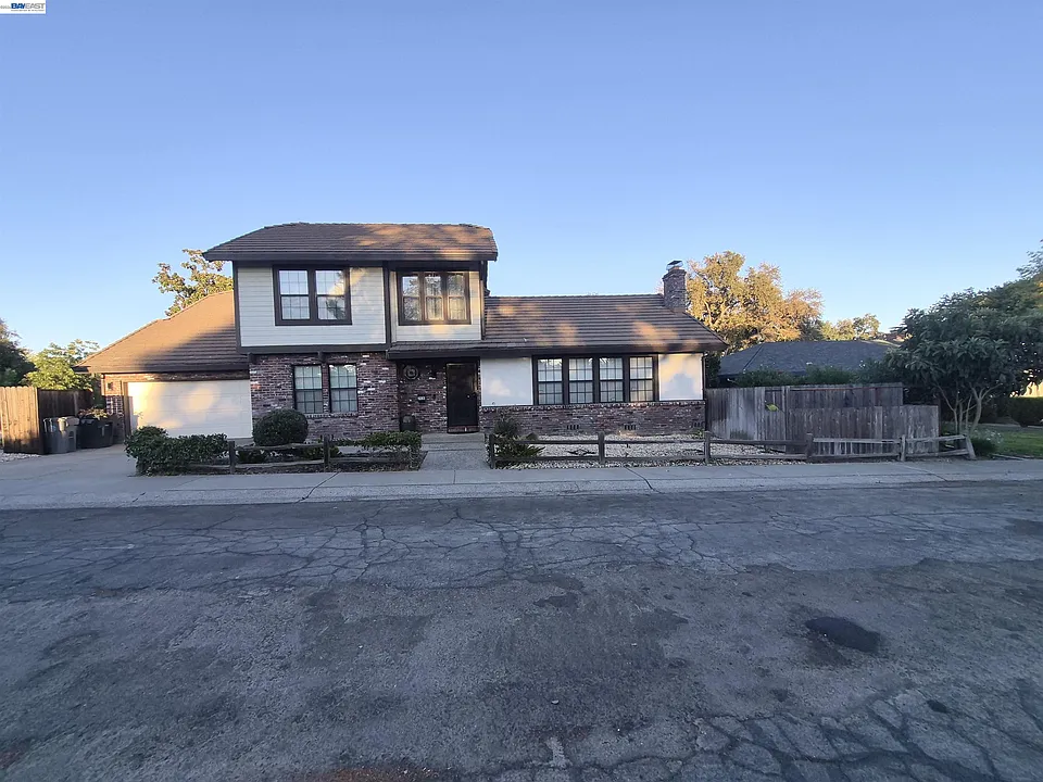 2030 Edgewater Rd