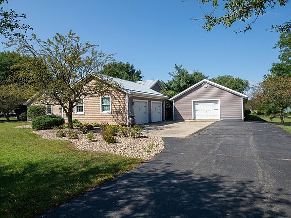 2nd image of 1500 Cardinal Cir