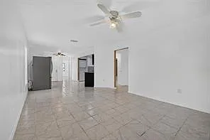 658 Royalty Ct — Photo 10
