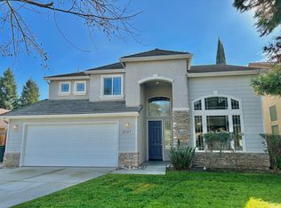 2747 E Seeger Ct, Visalia, CA 93292