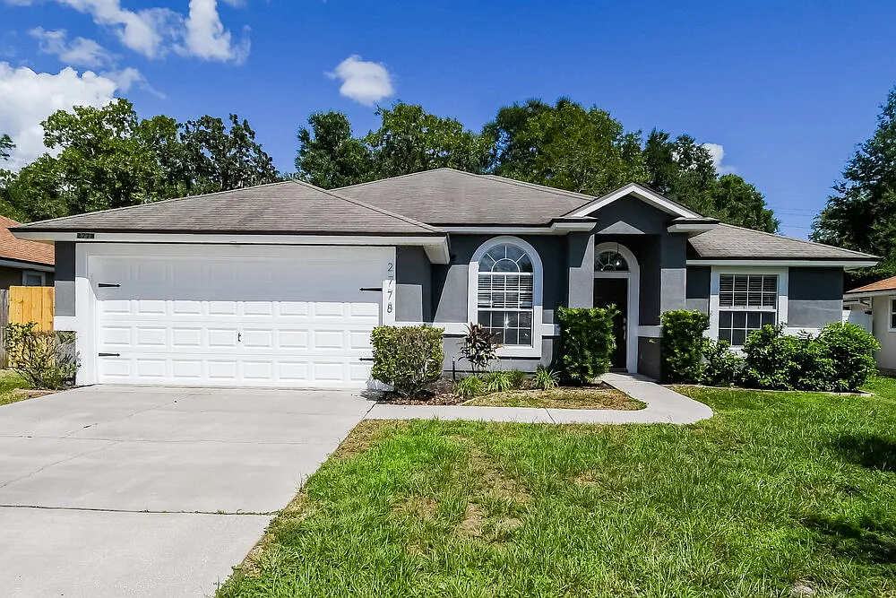3 bed, 2.0 bath, 1865 sqft, $1,865 — Photo 1