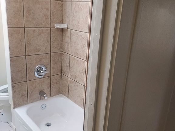 3rd image of 404 W 31st St APT 2