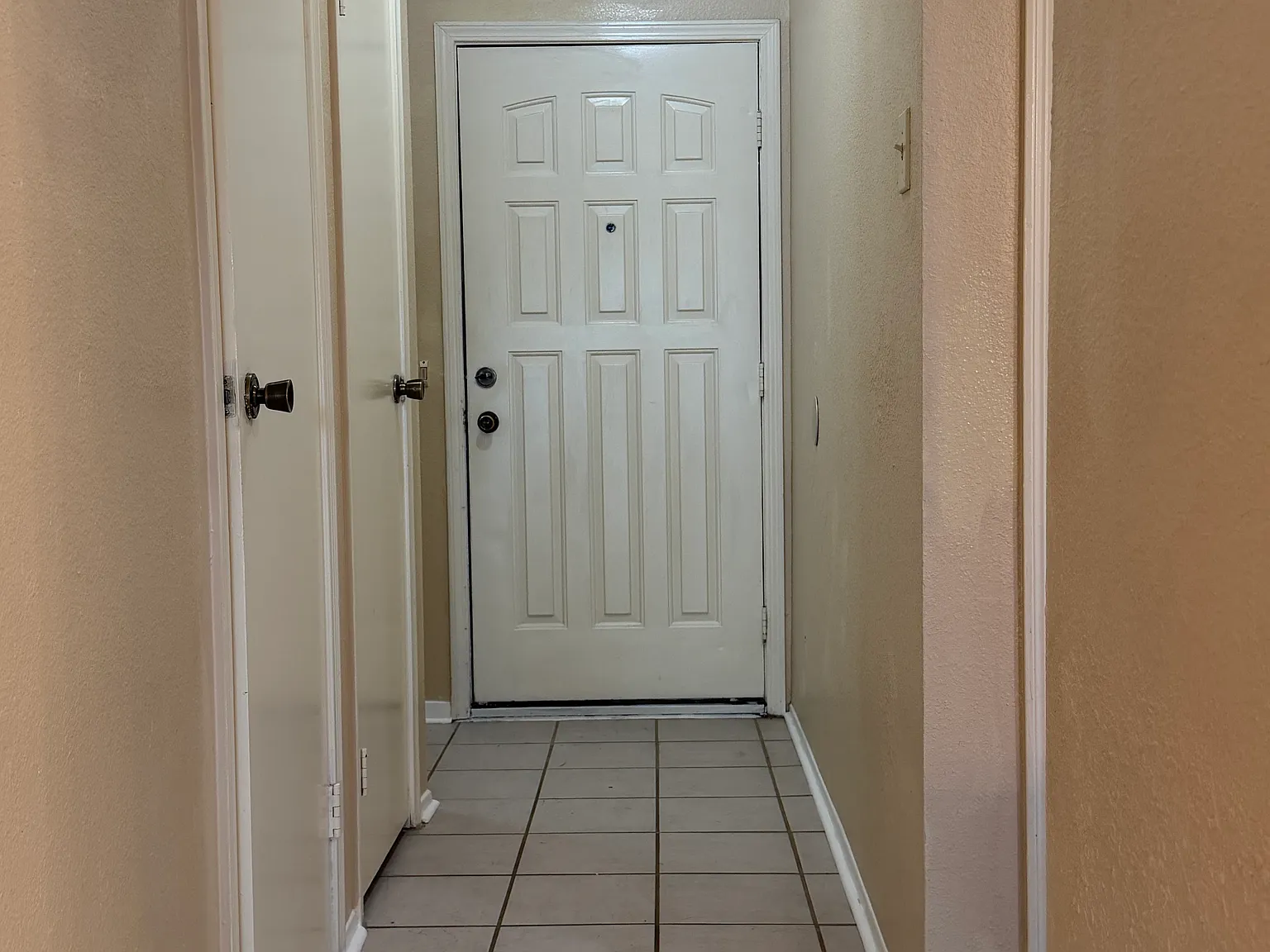 2 bed, 2.5 bath, 1368 sqft, $1,750 — Photo 2