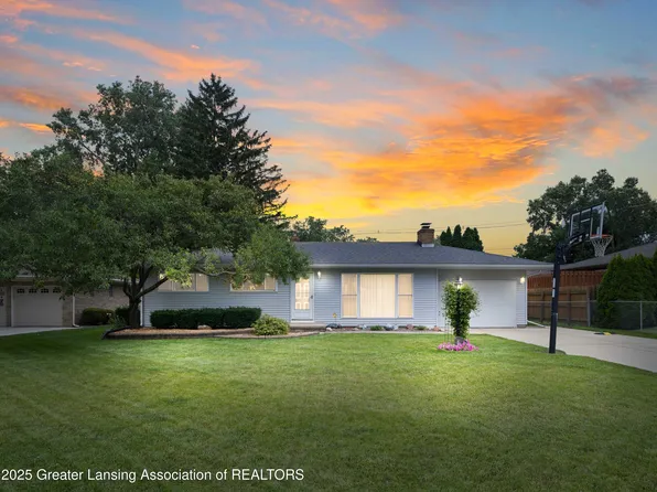 219 Woodhaven Dr, Lansing, MI 48917
