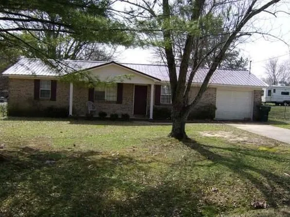 518 Half Section Line Rd, Albertville, AL 35950