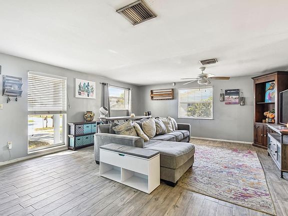 5th image of 2840A Edenwood St
