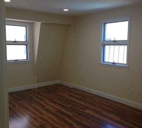 2nd image of 220 Waterman St #2