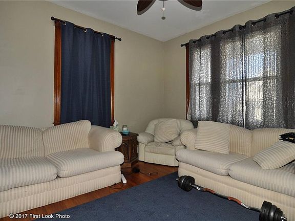 3rd image of 189 Sutton Ave