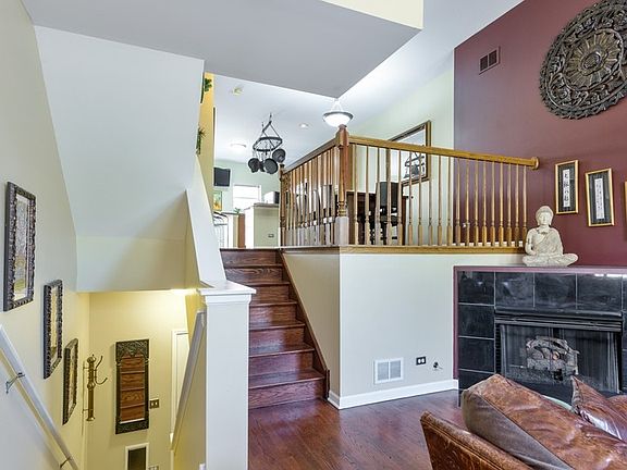 3rd image of 2656 W Belmont Ave