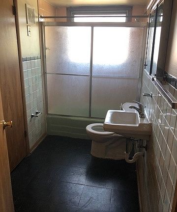 5th image of 804 N Gladstone Ave APT B