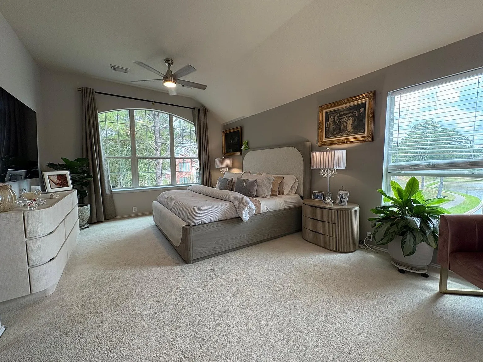 4 bed, 2.5 bath, 2528 sqft, $2,500 — Photo 2