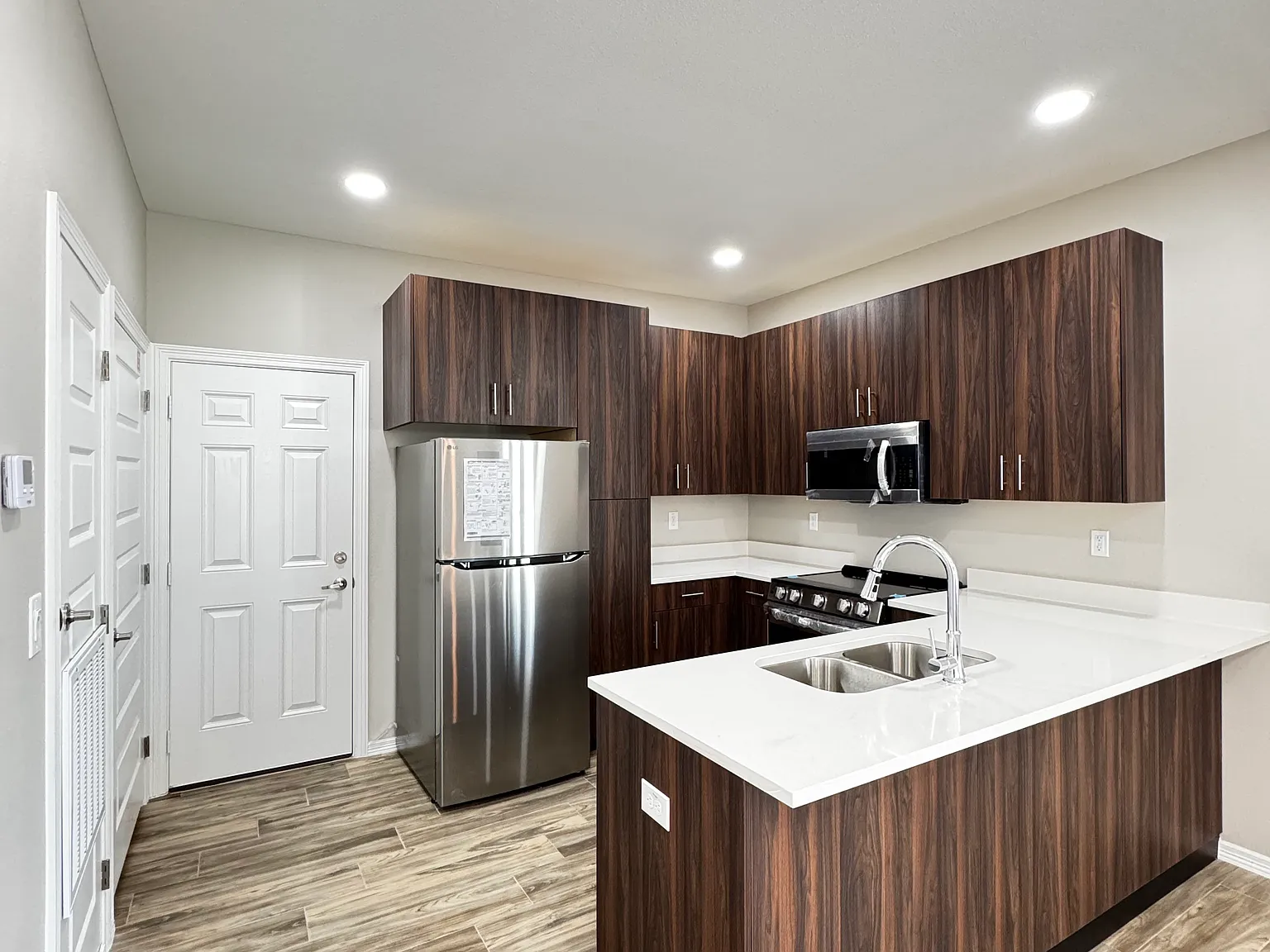 4204 Walnut Ave — Photo 4
