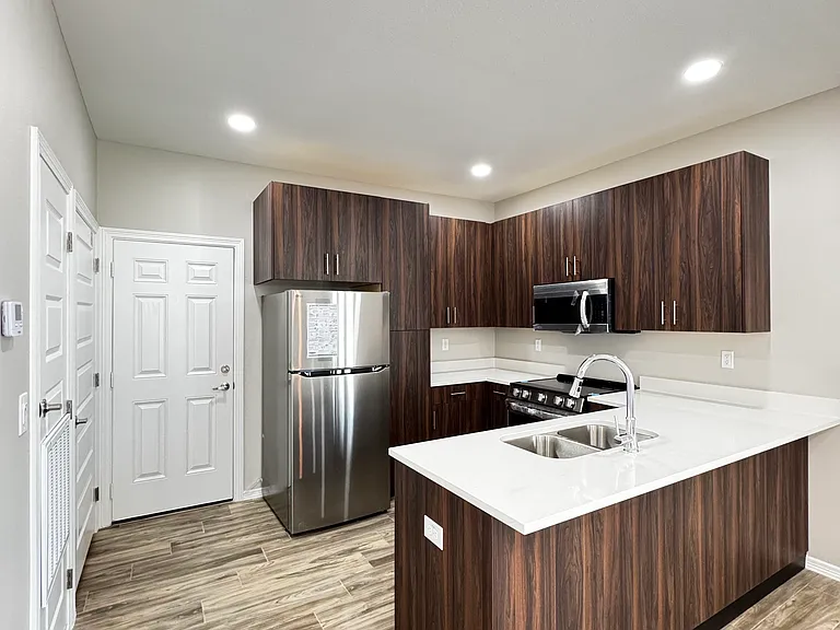 4204 Walnut Ave #5 — Photo 4