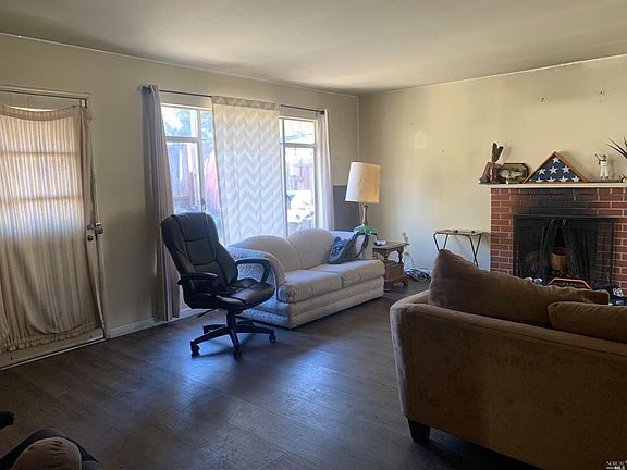 5th image of 940 Rollingwood Dr