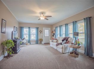 102 La France St, Perry, MO 63462