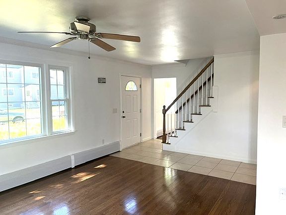 2nd image of 110 Longmeadow Dr