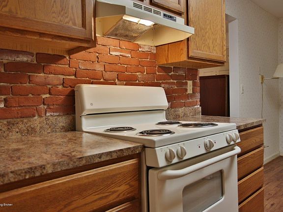 3rd image of 204 Donard Park Ave #204