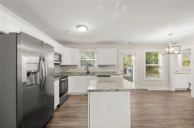 3420 Auburn Dr — Photo 3