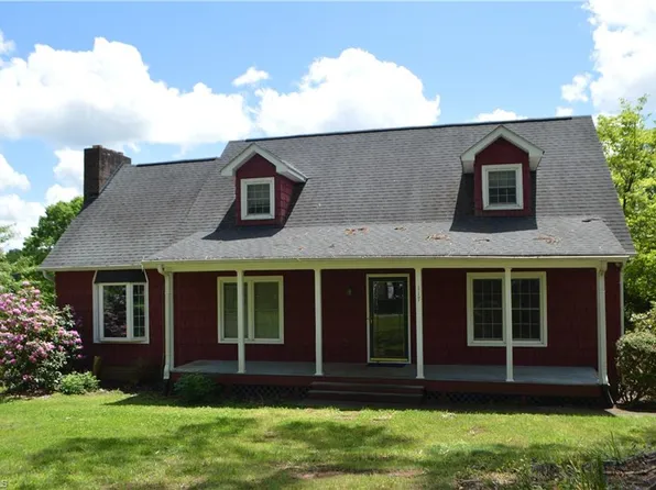 117 Ridgecrest Dr, Mount Airy, NC 27030