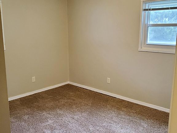 3rd image of 106 Steffan Ct