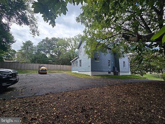 5th image of 7725 York Rd
