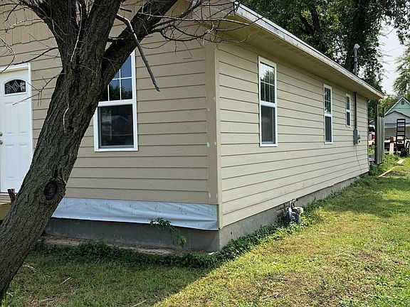 2nd image of 2029 East Ave