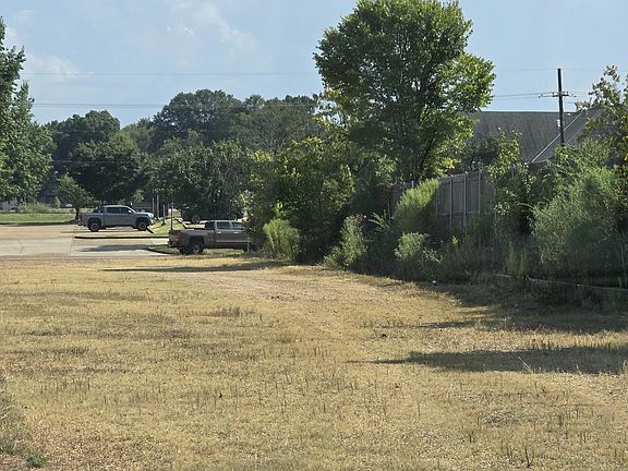 3rd image of 10 Norfleet Dr